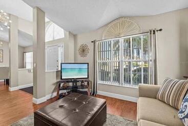 Enchanting House Few Min Away From The Parks 52