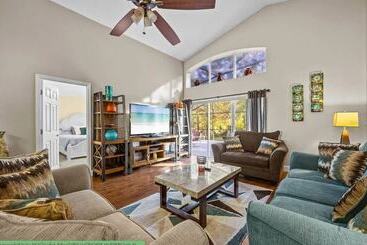 Enchanting House Few Min Away From The Parks 52