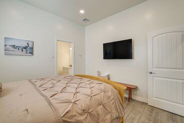 Near Disney:  T Morrow S Grand Getaway  W/ Dock!