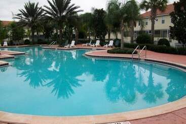 Lake View Townhome Near Disney