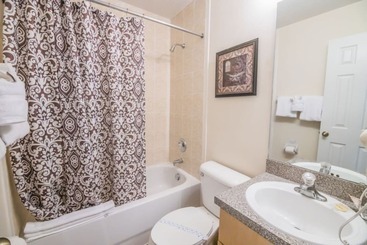 Lake View Townhome Near Disney