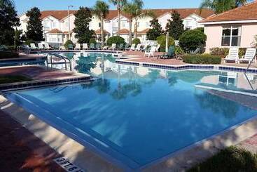 Lake View Townhome Near Disney