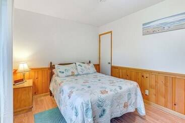 بيت ريفى Murrells Inlet Home W/ Deck ~ 4 Mi To Marsh Walk!