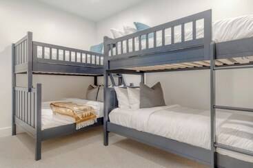 The Ridge At Canyons Village By Avantstay Stunning Ski In/out Condo W/ Hot Tub