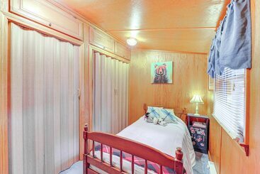 コテージ 10 Mi To Slopes: Peaceful Newland Home W/ Balcony!