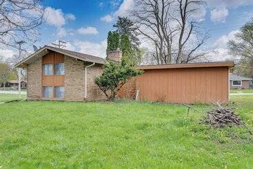 Pet Friendly Rockford Home Near Skiing & Hiking!