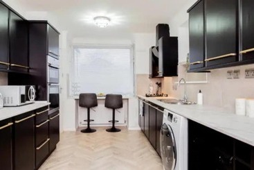 اقامتگاه Private Gated Modern Home In Southampton Estwood
