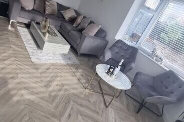 اقامتگاه Private Gated Modern Home In Southampton   Estwood