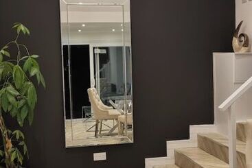 اقامتگاه Private Gated Modern Home In Southampton   Estwood