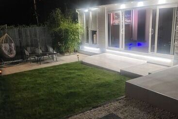 اقامتگاه Private Gated Modern Home In Southampton   Estwood