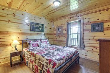 קוטג'' Serene Sevierville Cabin W/ Deck & Mountain Views!