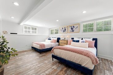 コテージ Take It To The Bank! By Avantstay New Pool + Hot Tub Sleeps 16