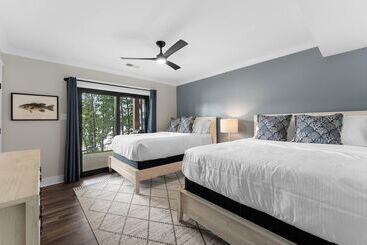 コテージ Water Break At The Lake By Avantstay Lakefront + Private Dock