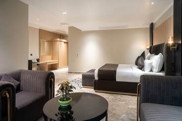 Alpine Hotel And Villas