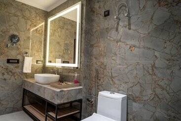 Alpine Hotel And Villas