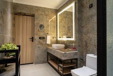 Alpine Hotel And Villas