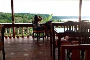 تختخواب و صبحانه Ocean And Forest View Manolo Cabins