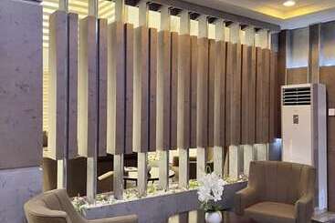 Elegant Hotel & Suites By City Green