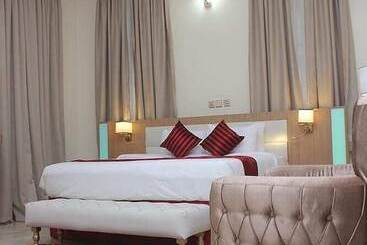 Elegant Hotel & Suites By City Green
