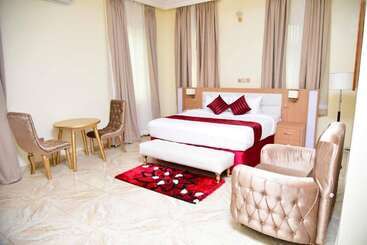 Elegant Hotel & Suites By City Green
