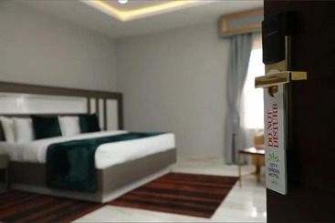 Elegant Hotel & Suites By City Green