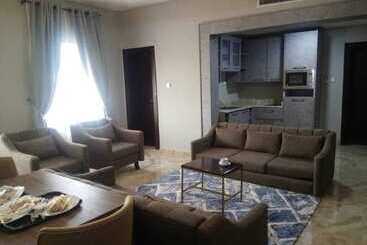 Elegant Hotel & Suites By City Green