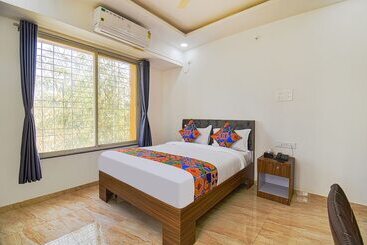 Fabhotel Red Velvet Inn & Suites