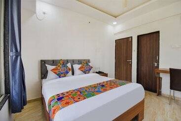 Fabhotel Red Velvet Inn & Suites