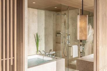 Four Seasons Hotel Osaka