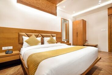 Hathili Hotel And Restaurant - Ujjain
