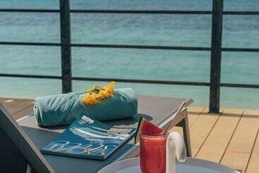 مسافرخانه Sea&sky Luxury Absolute Beachfront Villa