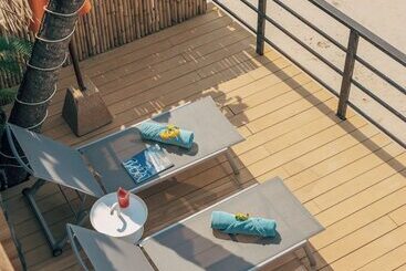 مسافرخانه Sea&sky Luxury Absolute Beachfront Villa
