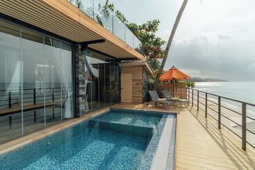 مسافرخانه Sea&sky Luxury Absolute Beachfront Villa