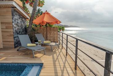 مسافرخانه Sea&sky Luxury Absolute Beachfront Villa