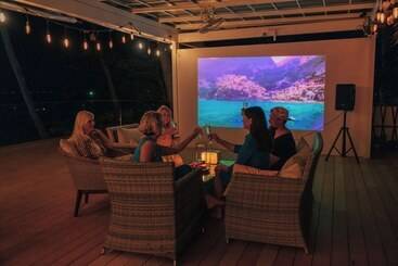 مسافرخانه Sea&sky Luxury Absolute Beachfront Villa
