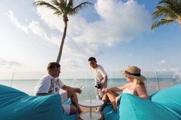مسافرخانه Sea&sky Luxury Absolute Beachfront Villa