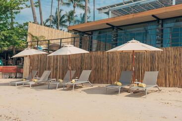 مسافرخانه Sea&sky Luxury Absolute Beachfront Villa