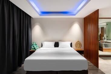 هتل Bluepoint Seaview Patong 818