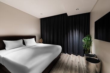 هتل Bluepoint Seaview Patong 818