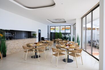 هتل Elite Atoll Beachfront