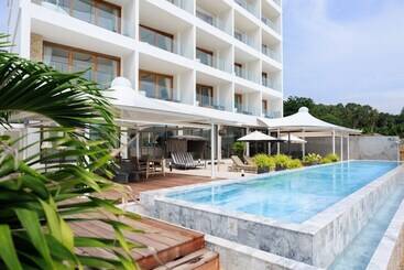 هتل Elite Atoll Beachfront