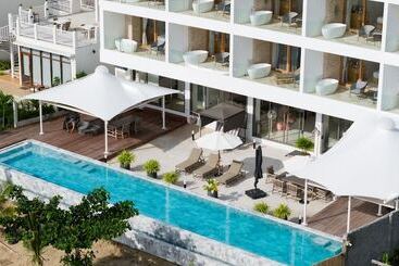 هتل Elite Atoll Beachfront