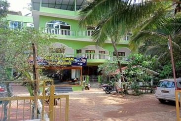 هتل Goa Holiday Beach Resort