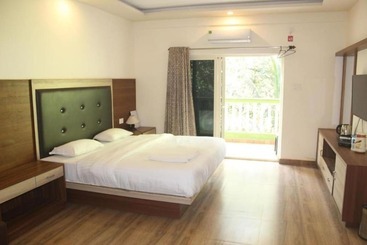 هتل Goa Holiday Beach Resort
