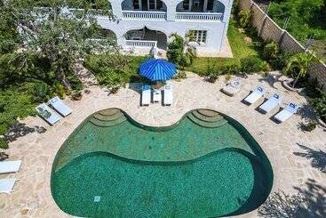هتل Hibiscus Home & Apartments