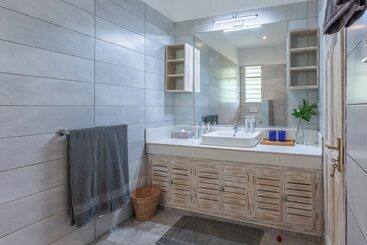 هتل Hibiscus Home & Apartments