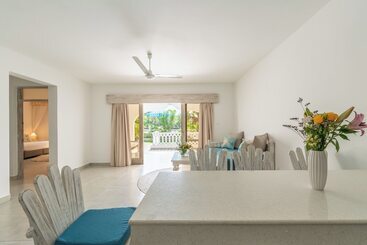 هتل Hibiscus Home & Apartments