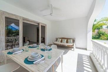 هتل Hibiscus Home & Apartments