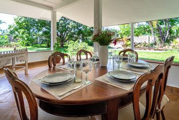 هتل Hibiscus Home & Apartments