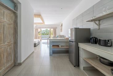 هتل Hibiscus Home & Apartments